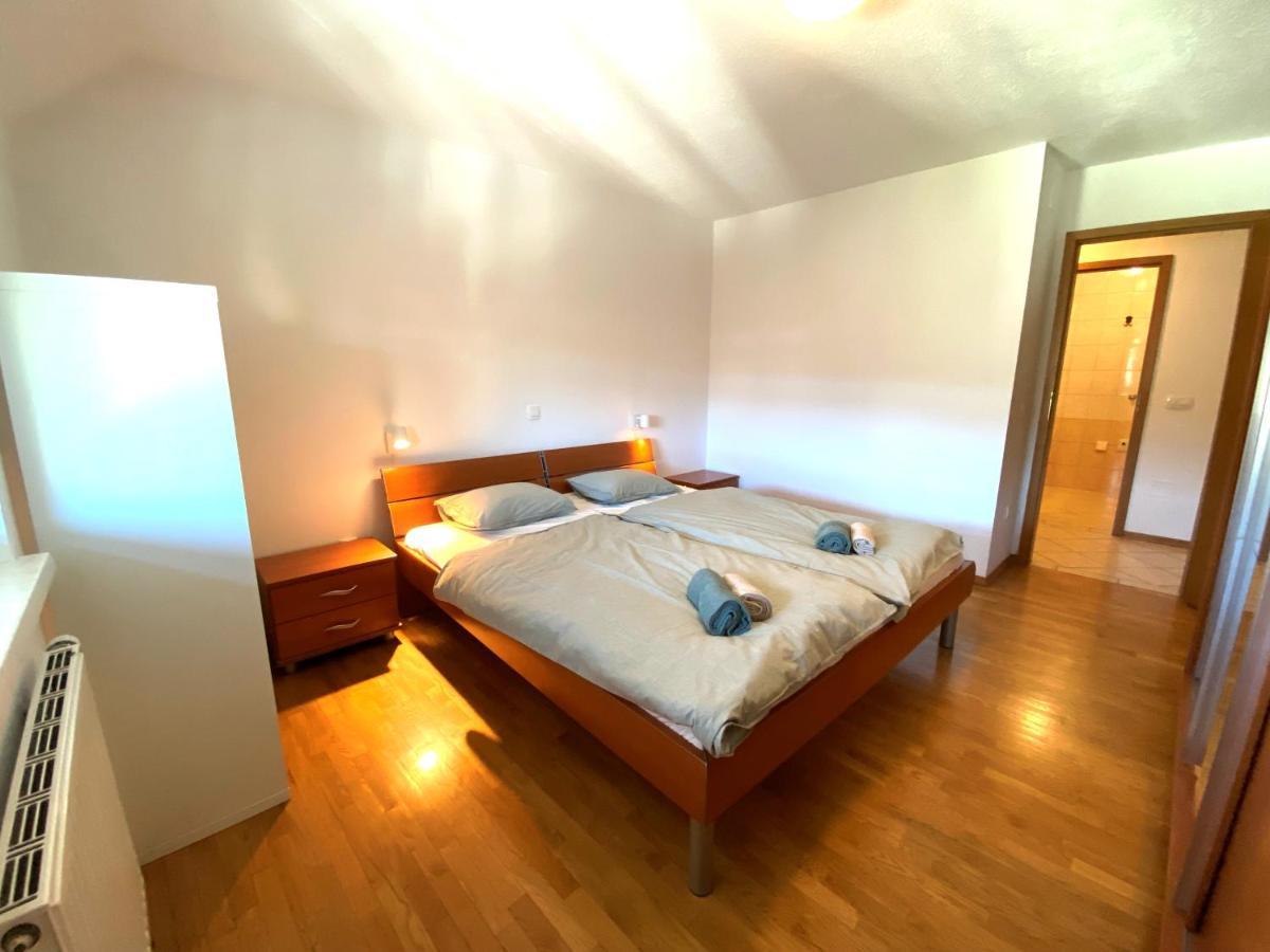 Apartment Above Lake Блед Екстериор снимка